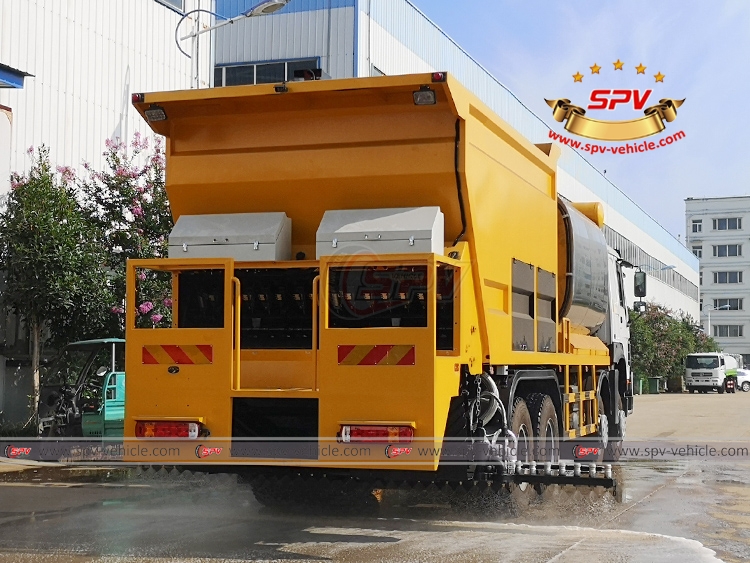 Rubber Asphalt Chip Sealer Sinotruk HOWO - Spraying 2 Rubber Asphalt Chip Sealer Sinotruk HOWO - Spraying 2
